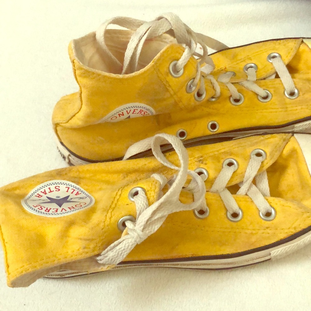 converse yellow very cute